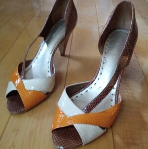 BCBGirls leather snakeskin pumps women's size 8 GUC